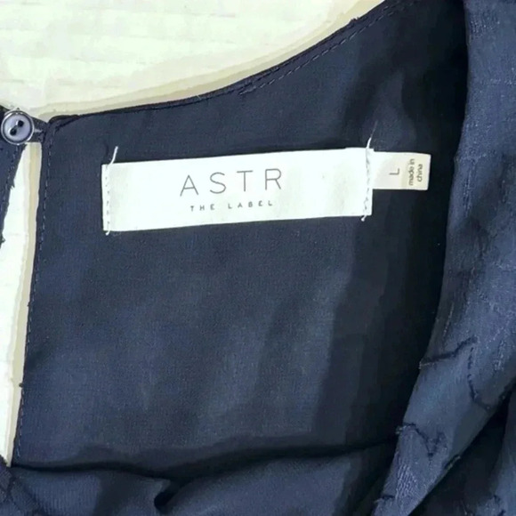 ASTR The Label Women's Large Blue V-Neck Long Sleeve Woven Pullover Top Blouse - Picture 4 of 5